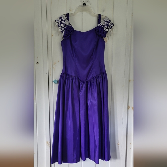 Vintage 1980's Embroidered Off Shoulder Purple Prom Wedding Dress - Picture 1 of 11